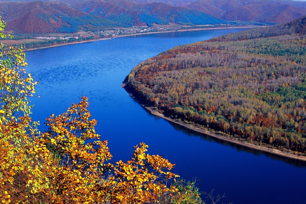 黑龙江的径流量在全国各大河流中位列第三,是流经蒙古,中国,俄罗斯的