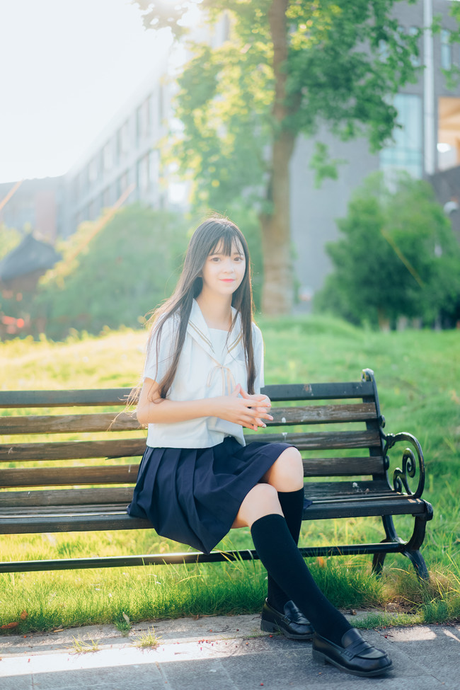 长发飘飘的jk制服美女,是你在心目中的校花吗