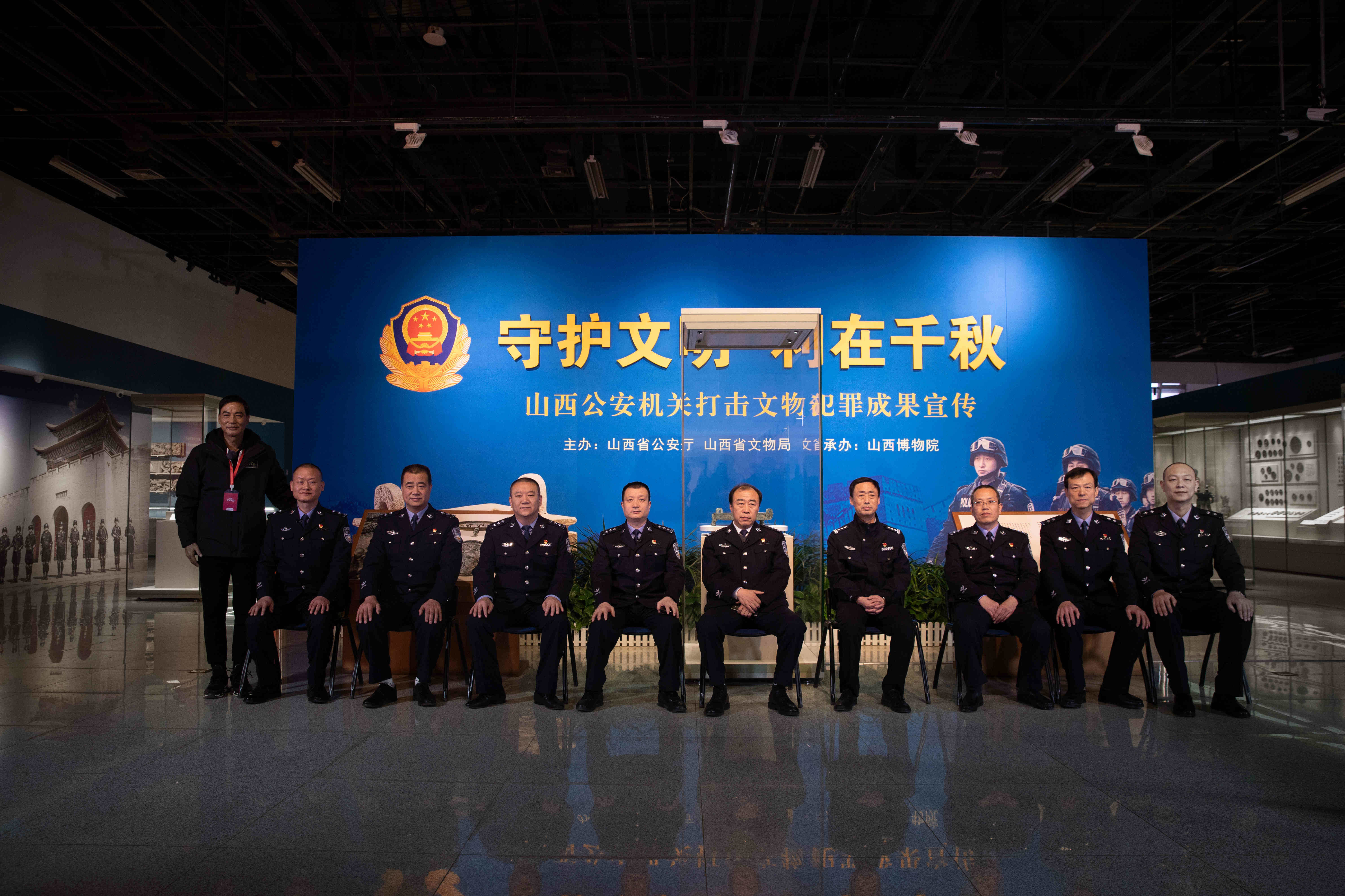 《致敬中国英雄》公安局长张少华扫黑除恶任达华亲身参与抓捕行动