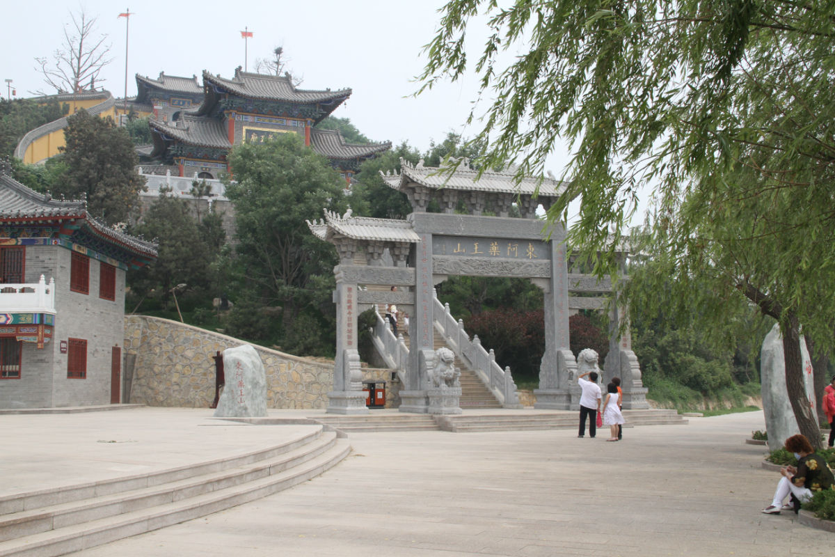 除了晋中常家庄园,成都崇州九龙沟以外,这些景色迷人的旅游景点你听过