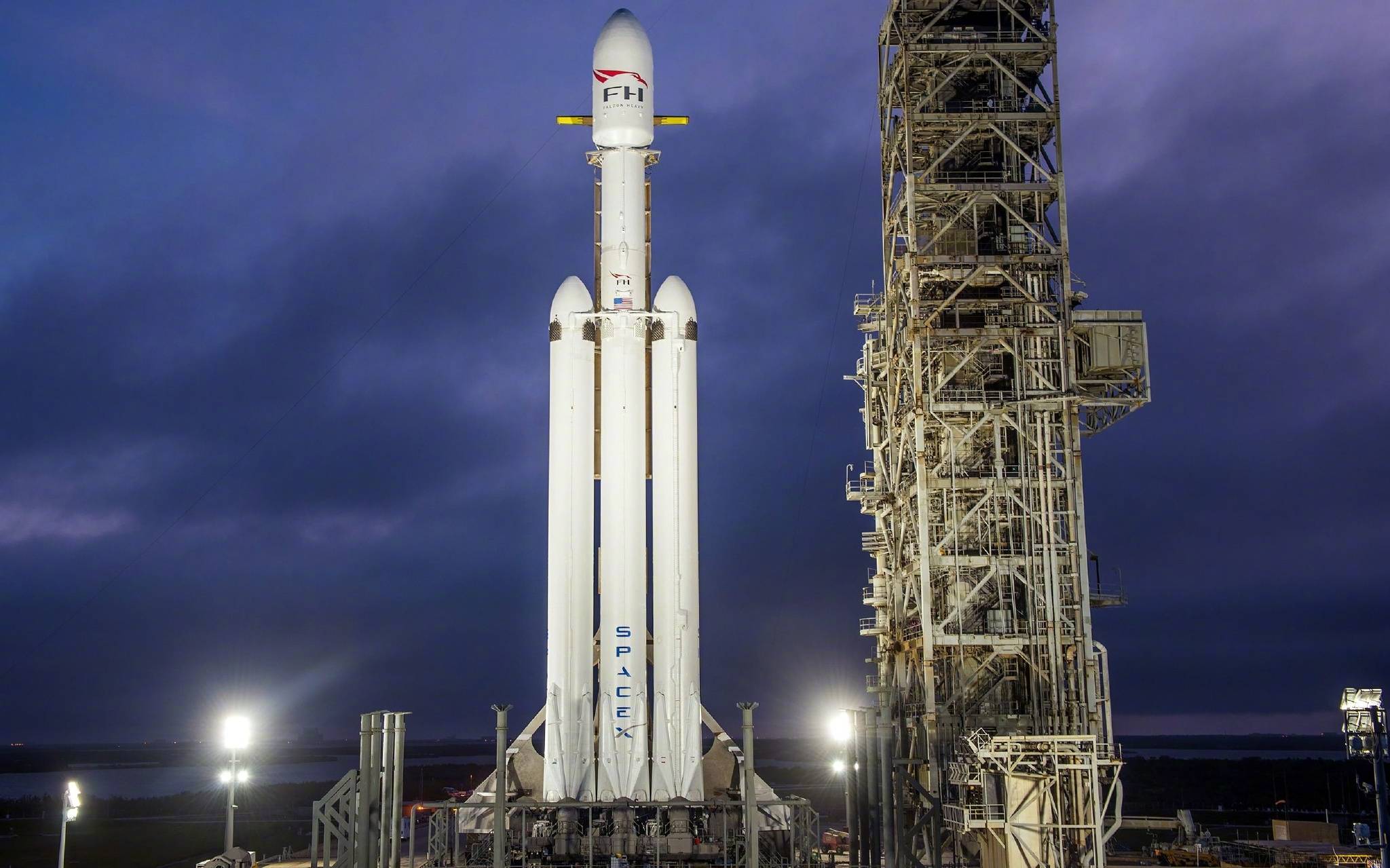 spacex重型猎鹰火箭发射成功,特斯拉敞篷跑车成功上天 | 科技早报