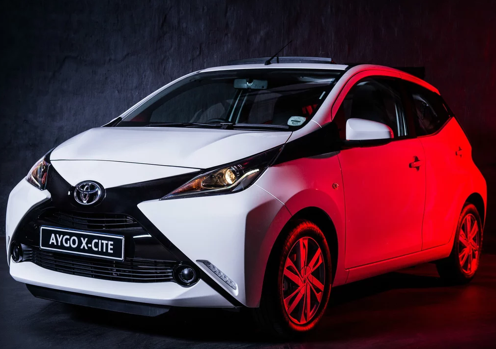 开起来动力十足的丰田aygox-cite非常帅气