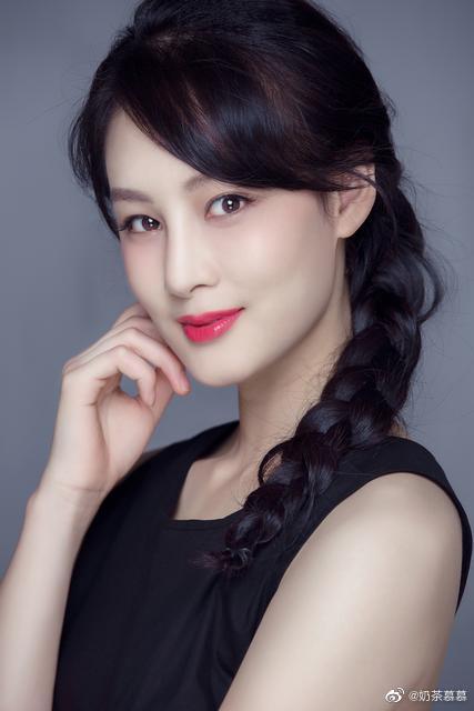 学着过年# #鼠年新愿# #赵圆瑗半是蜜糖半是伤# #赵圆瑗乔娜# 世接行