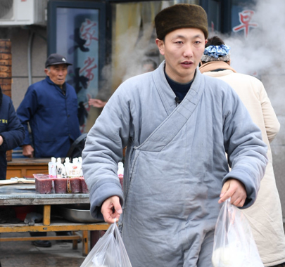 出于善心,道禄和尚收留了她,将她安放在当年他给女儿购买的乡间别墅