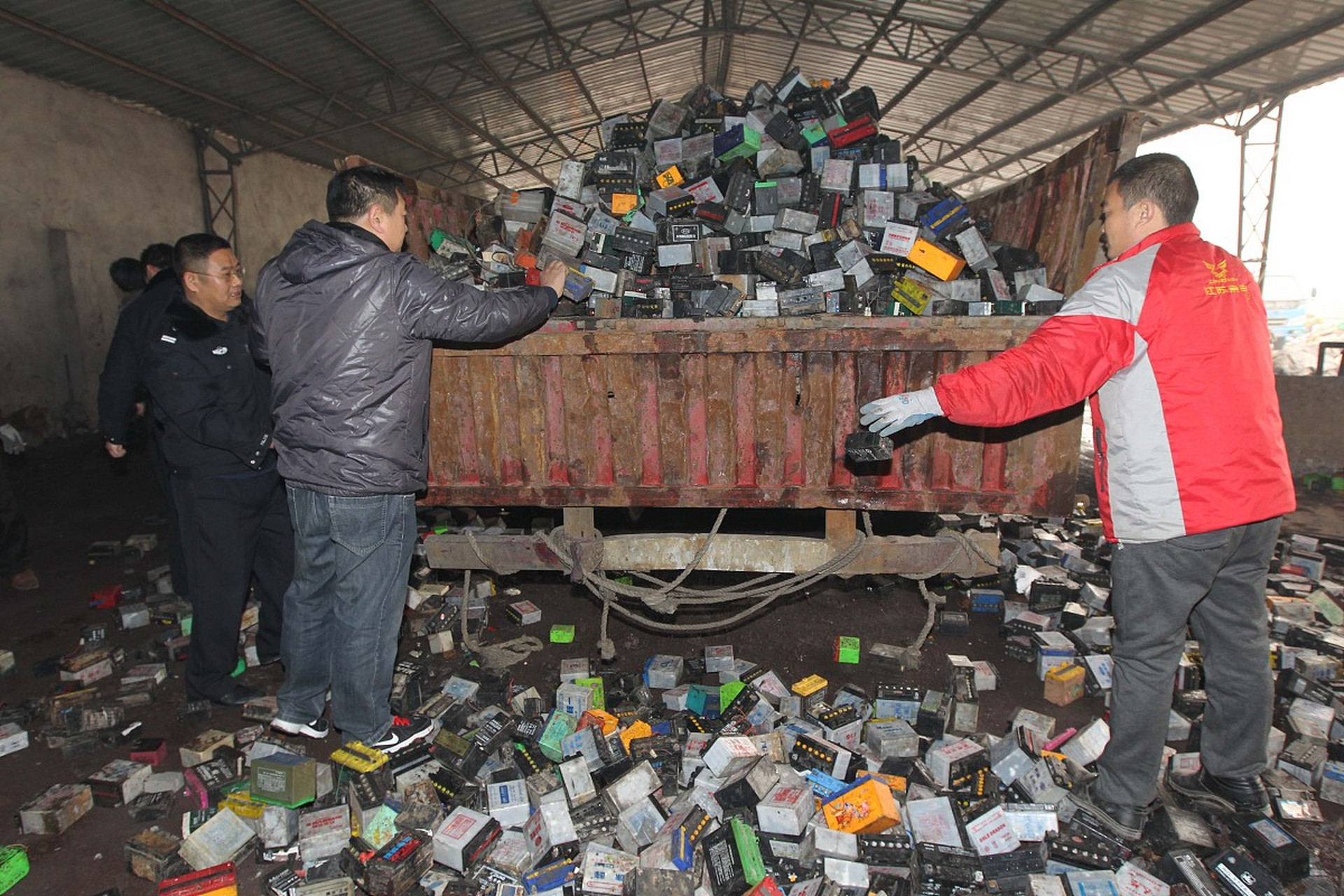 锂电池撕碎处理设备# 废旧锂电池回收处理方法可有效分离出纸质物