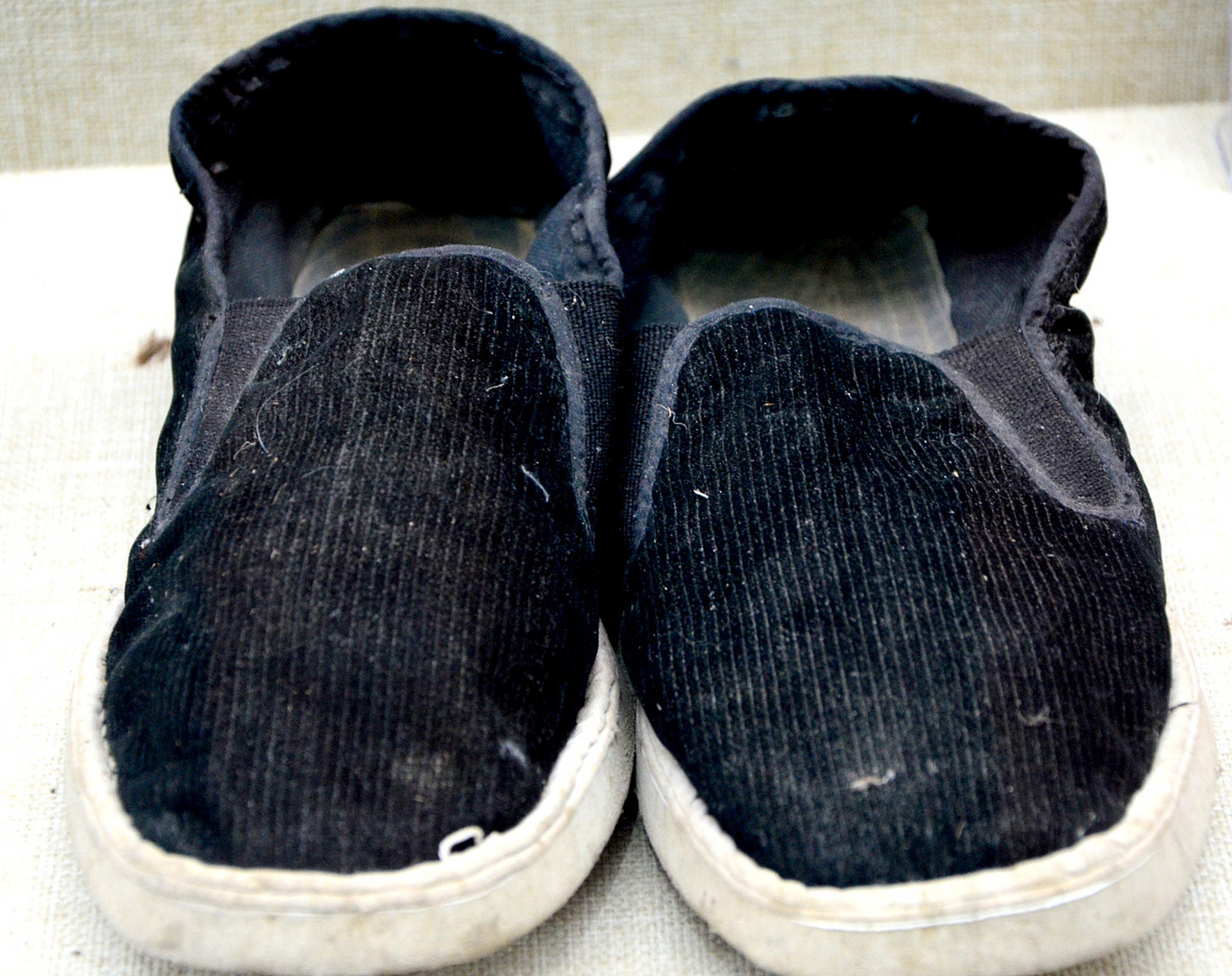 有人担忧,穿布鞋是否会影响学生的自信心?