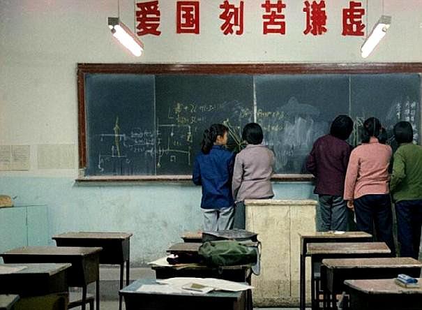 珍稀老照片,八十年代的中学生原来是这样的,青春的样子让人怀念.