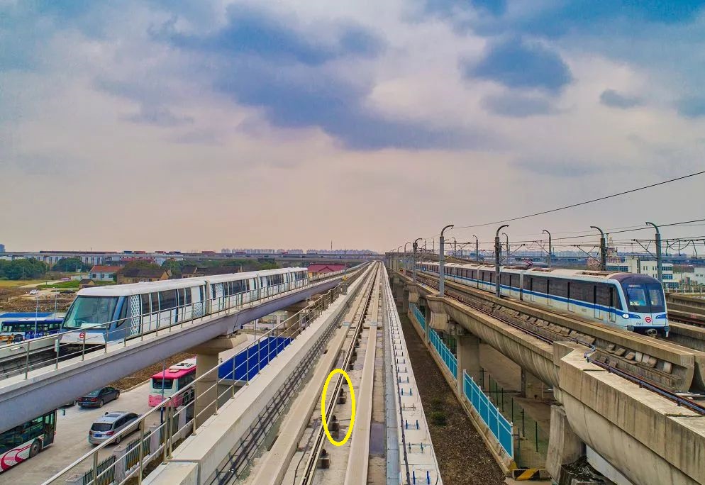 上海轨道交通浦江线是胶轮轻轨,为何轨道还能遭遇雷击事故?