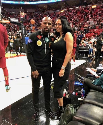 梅威瑟复出?发训练视频,却被扒是2年前的,还在带女友享受生活