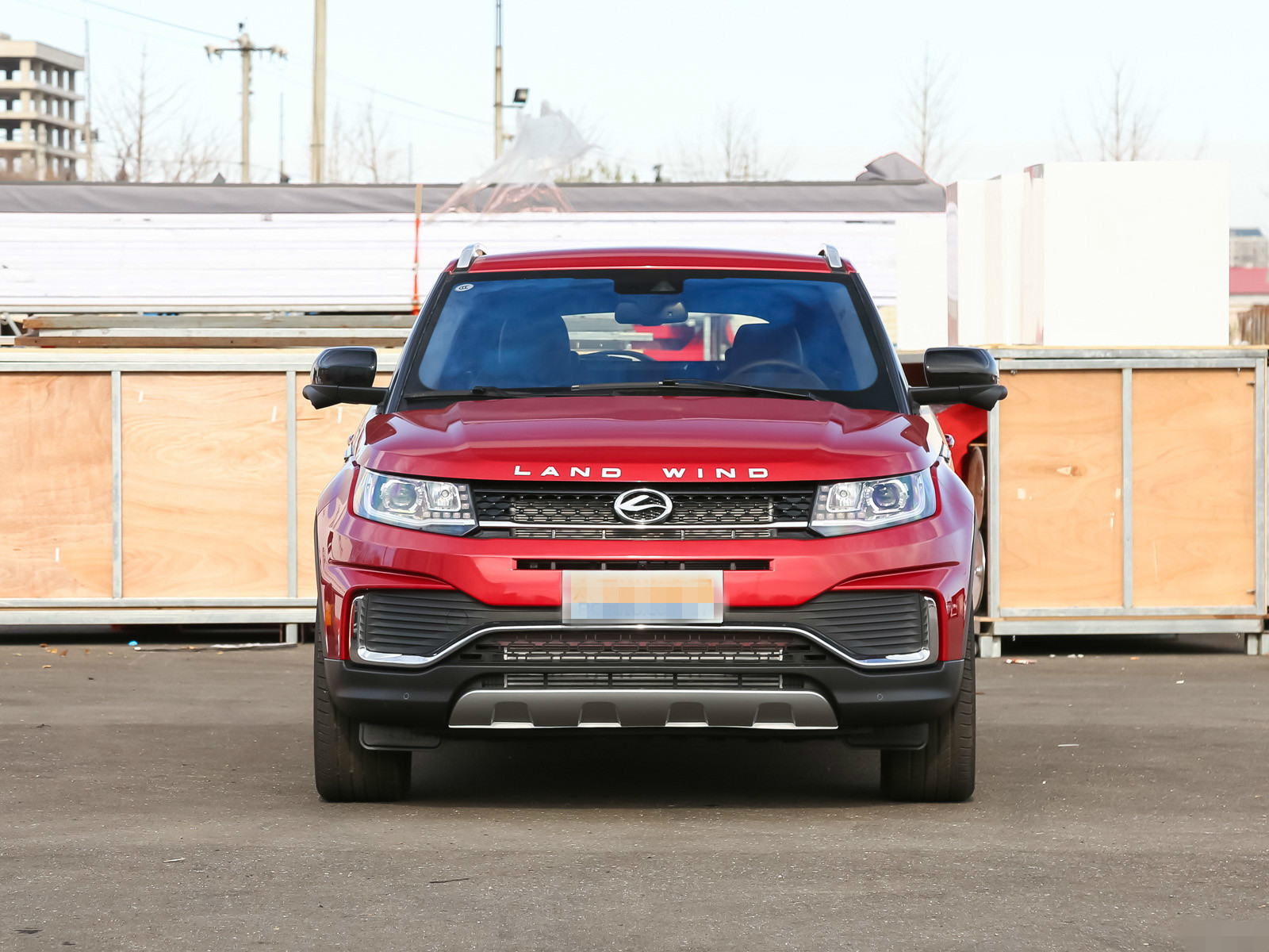 这款陆风x7外观看起来还是比较好看,我比较喜欢车头样子.