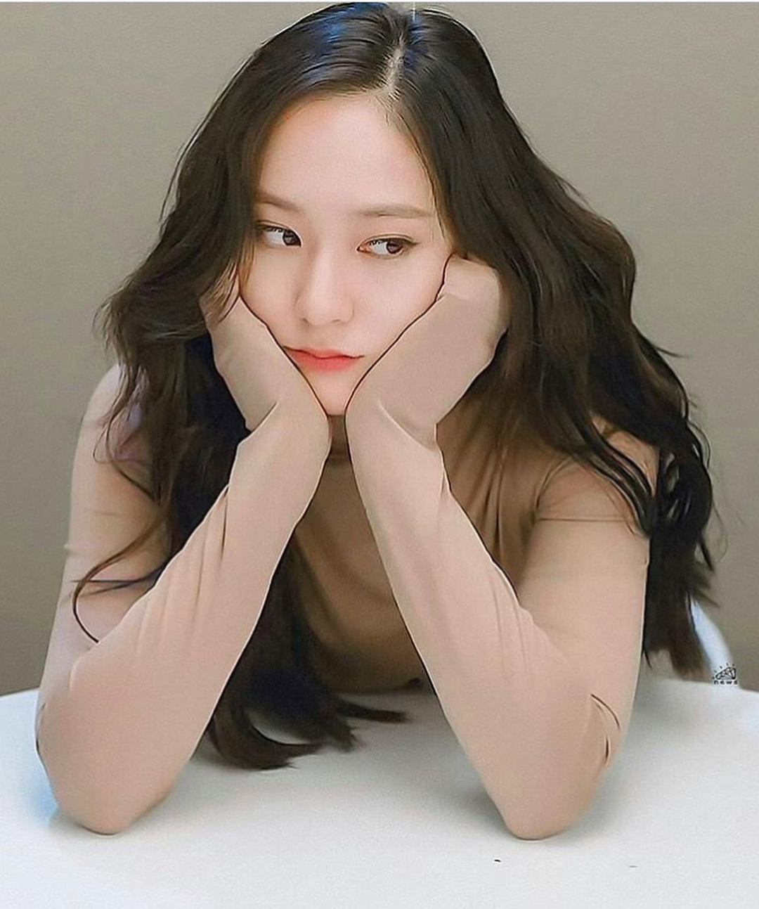 郑秀晶"美颜暴击"亲自示范化妆,时而高冷时而卖萌