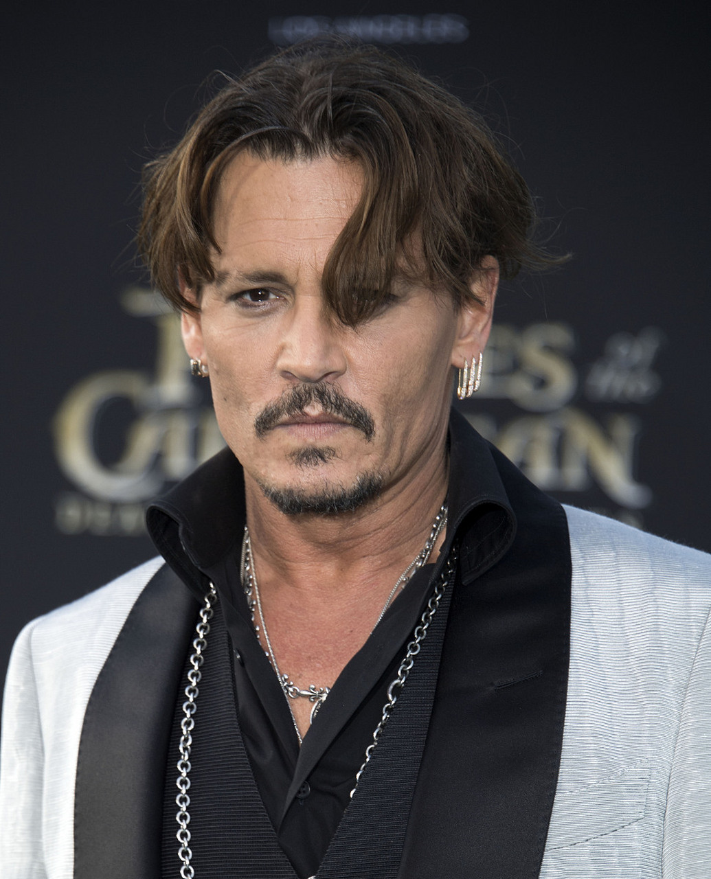 迪奥 (dior) 最近与约翰尼·德普 (johnny depp) 签订了一份为期三年