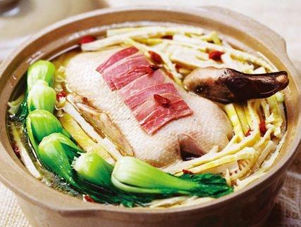 火腿炖老鸭,3步就出锅,味道鲜美!