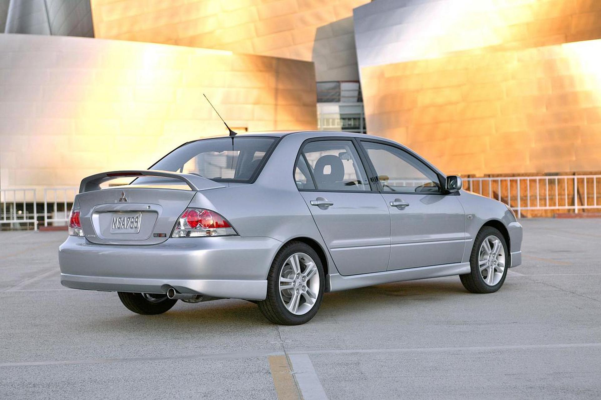 作为一位拥有20年汽修经验的老师傅,我对三菱lancer这款车有着非常高