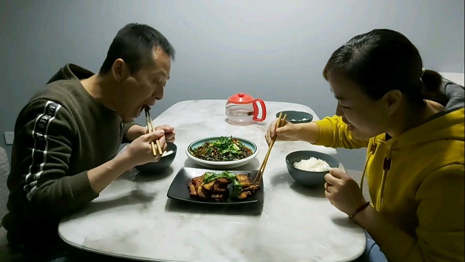 20元买了一条花鲢鱼,我用一条鱼做了两道菜,老婆说好吃
