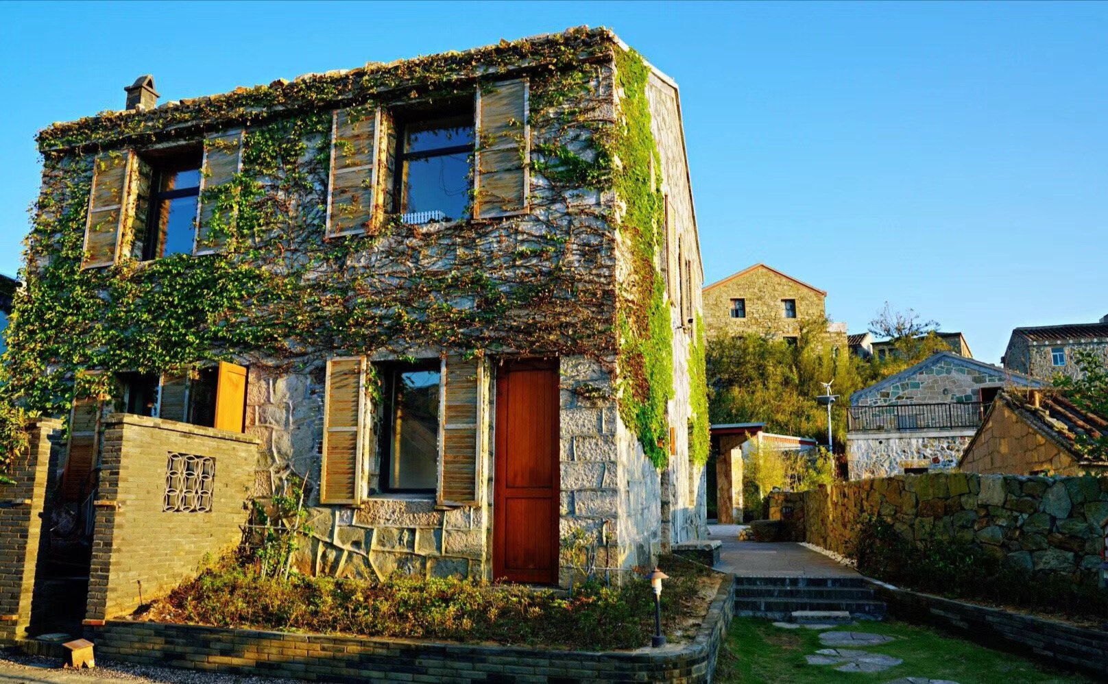 有一家民宿:栖衡石舍