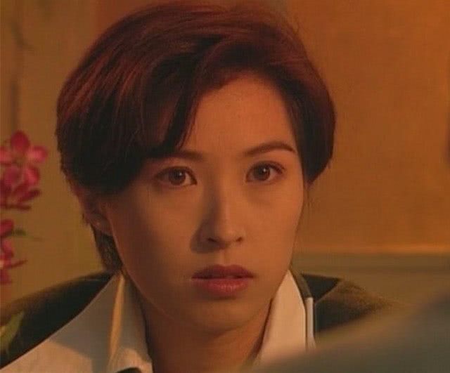 她曾力压蔡少芬,美貌不输李嘉欣,嫁给刘青云恩爱多年被宠成少女