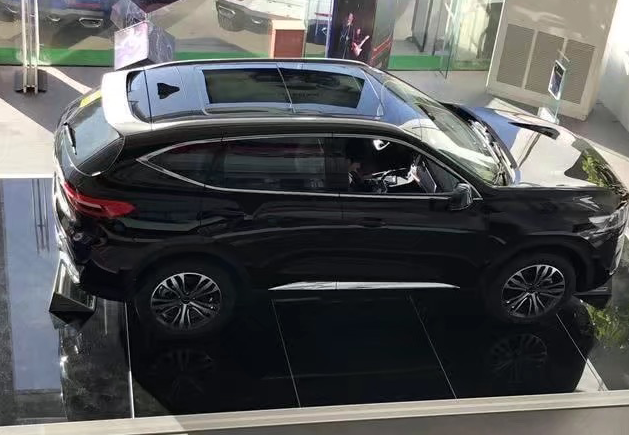 长城放大招了!全新黑色哈弗f7到店,网友直言,比vv7还要漂亮