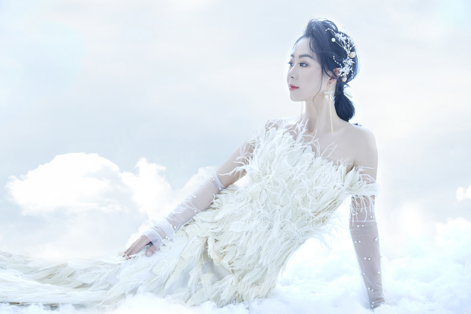 杨梓文祺携手著名词作人乐风打造了一首充满温情的歌曲回家的路