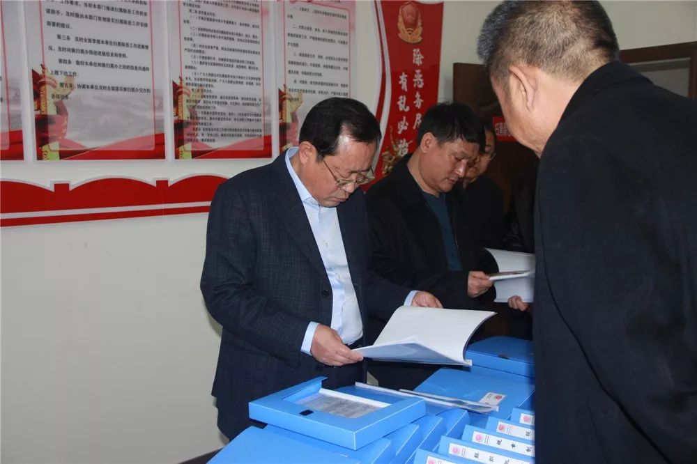 旗委书记李浩楠到左旗市场监管局调研扫黑除恶专项斗争工作