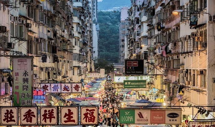 旺角总是挂着老香港的旧标签,确实在这里能找到很多上个世纪就流传