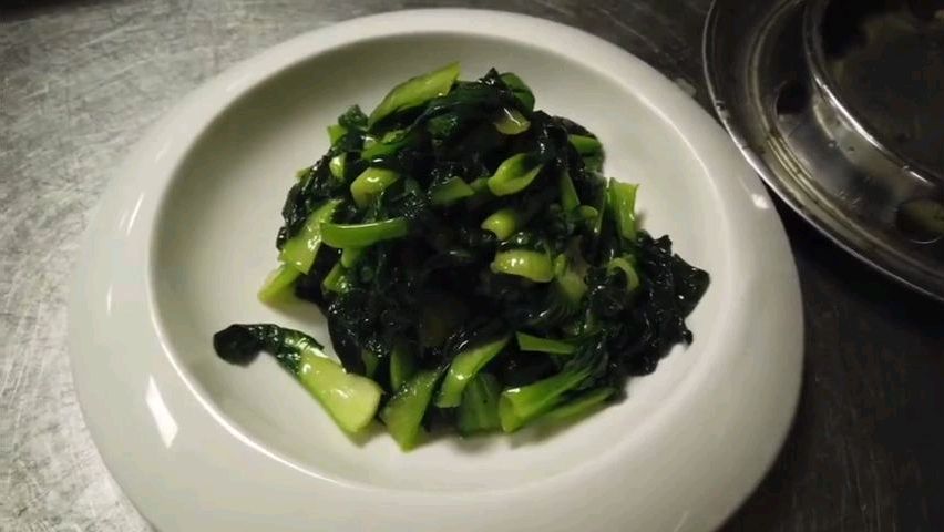 青菜怎样炒好吃,要不要放水呢,看了就会了