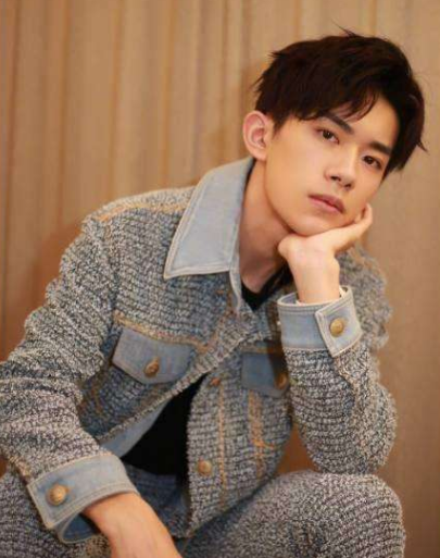 千禧年出生的5位明星,前4位如今都风度翩翩,图5变化太大了