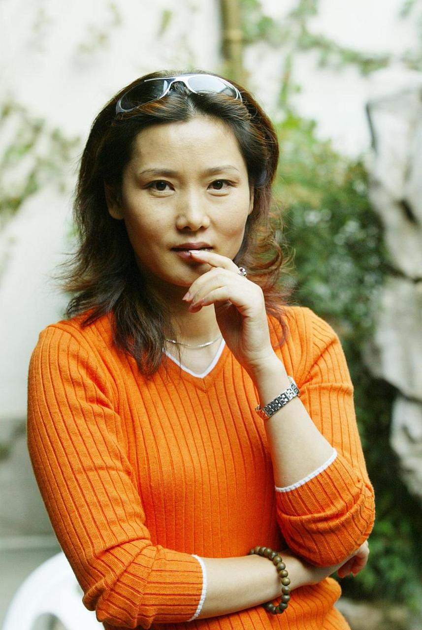 何赛飞回忆小时候的事,又是伤心,又是喜悦,她说,一家人下放到小渔村