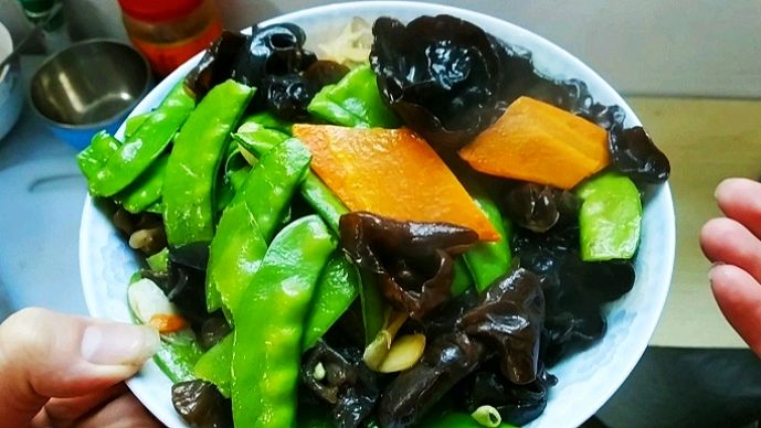 荷兰豆炒木耳,好吃