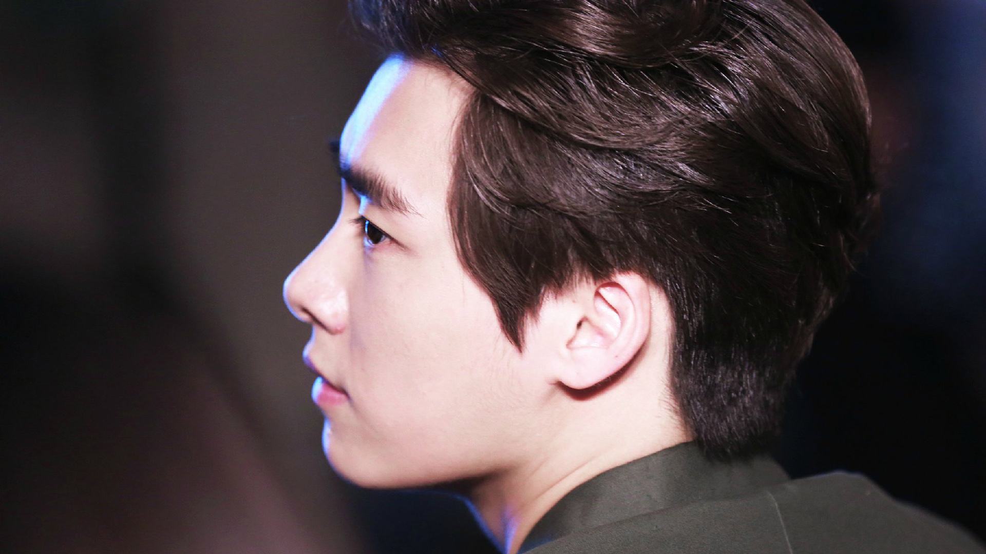 阳光干净帅气大男孩李易峰高清壁纸