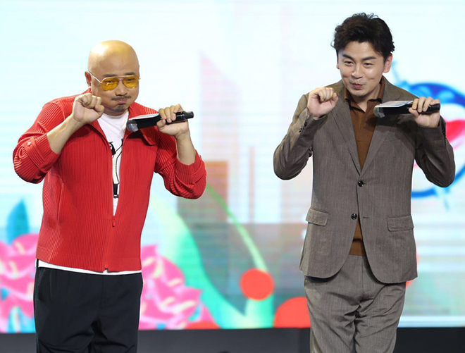 明明都是"大头",但徐峥就比雷佳音会戴帽子,一种款式走天下