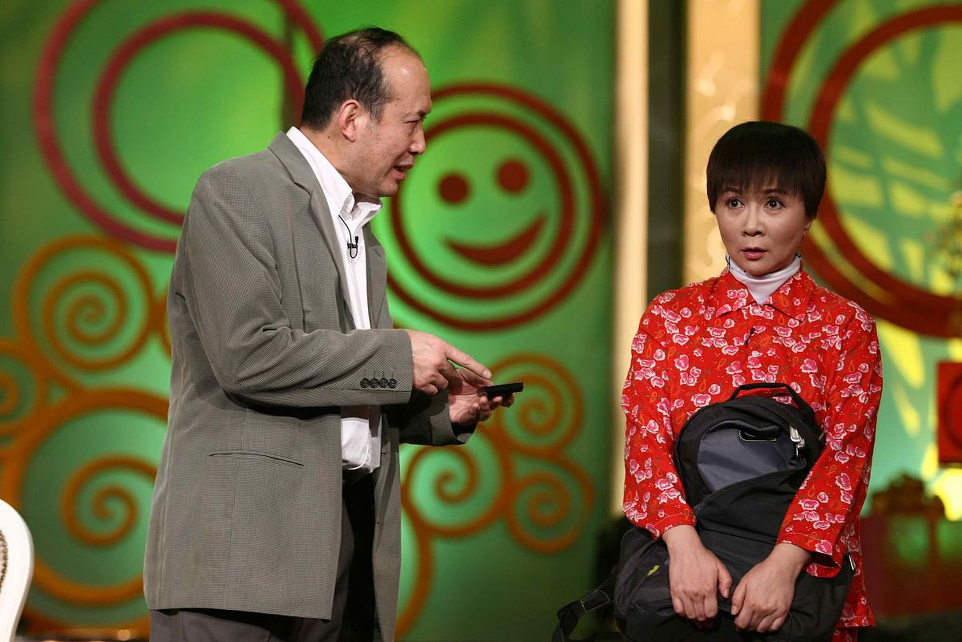 小品《送礼》:郭达,蔡明为送礼上演36计,笑到岔气