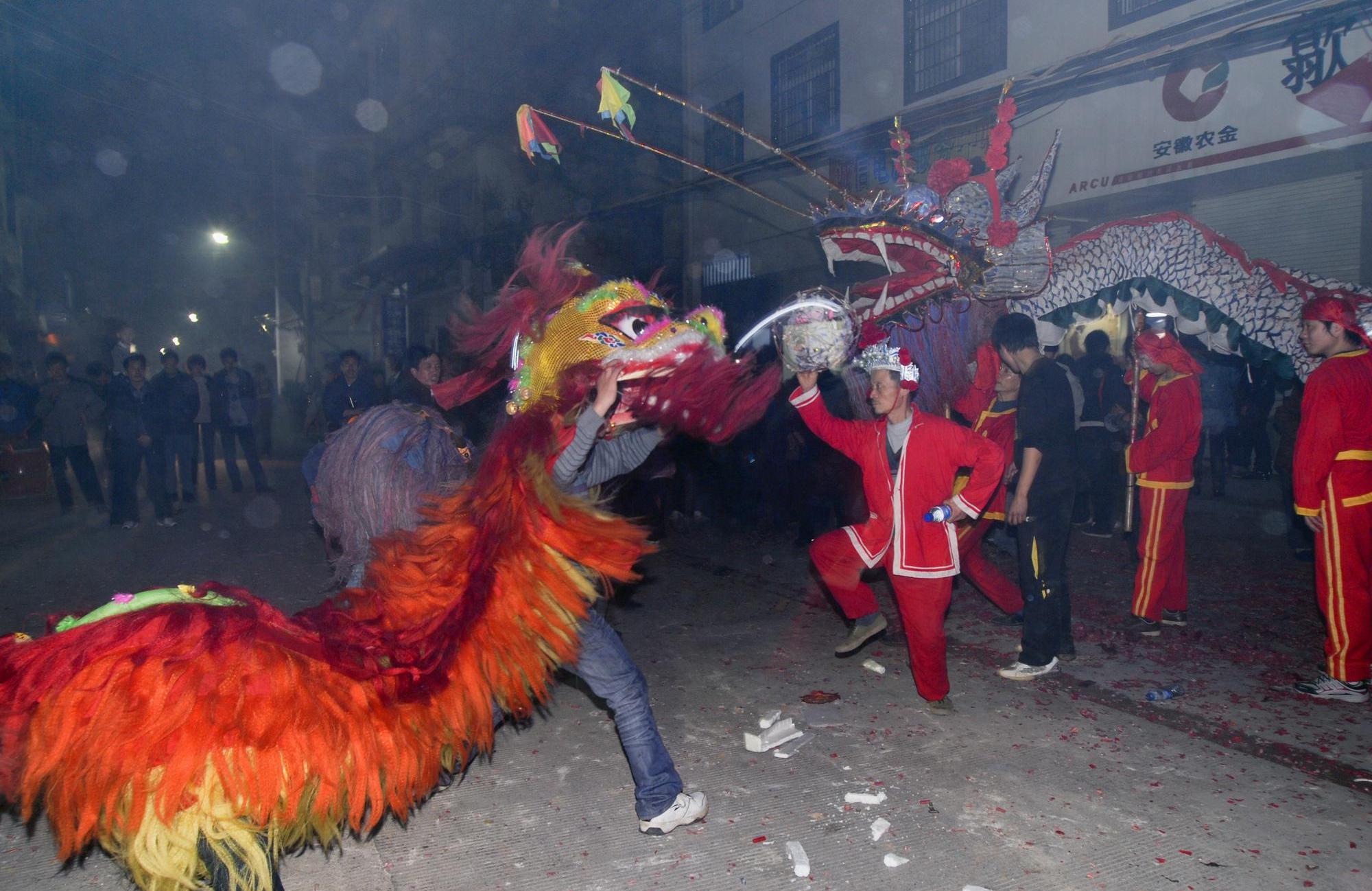 元宵节舞草龙图片