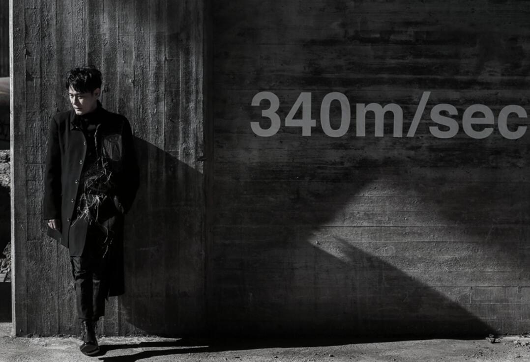 张信哲《慢慢走》单曲mv上线 北欧街头游走面对真实的自己