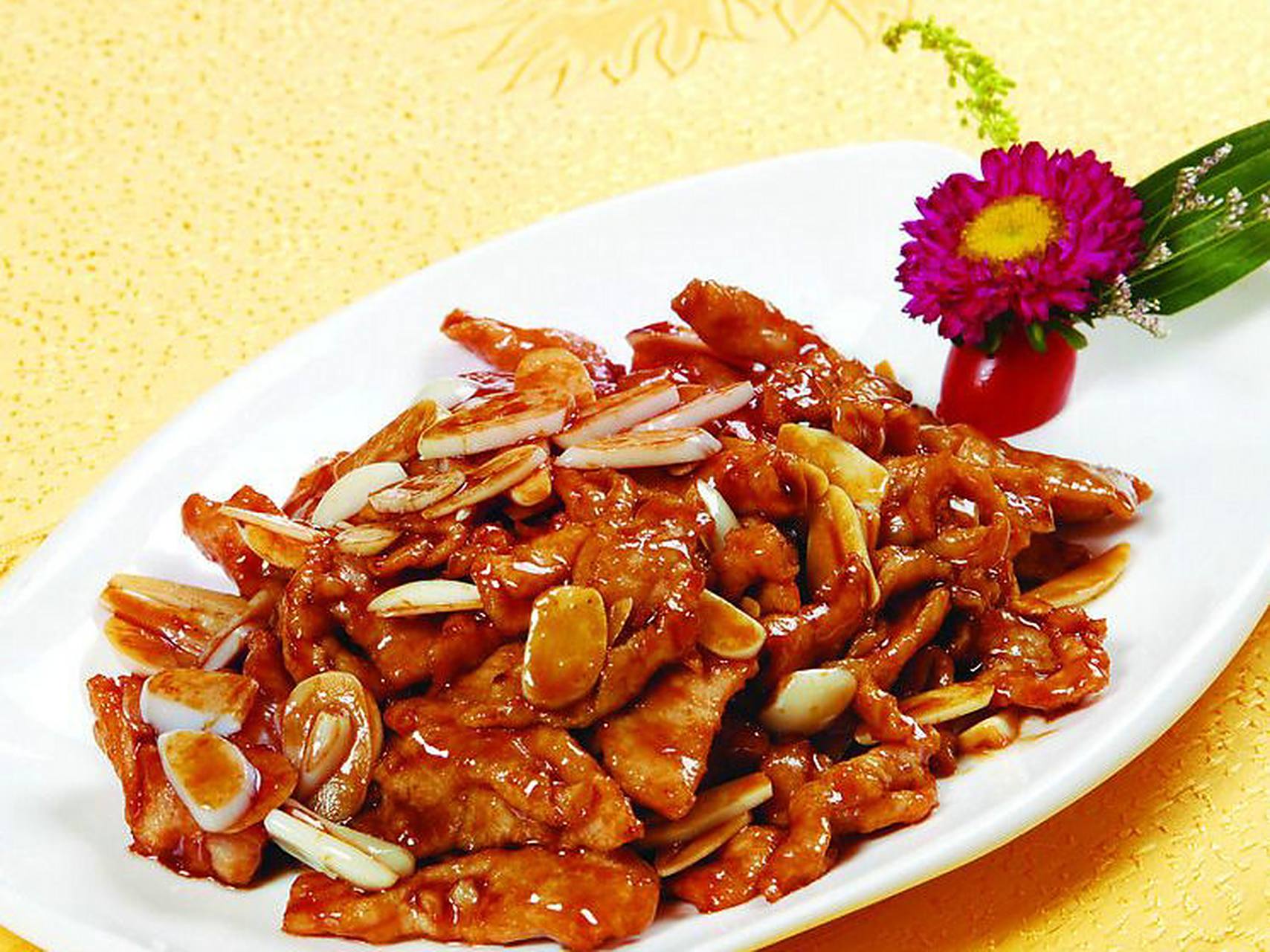 打卡济南夜市#济南美食——蒜爆肉是一道名菜,属于鲁菜,此菜出自济南