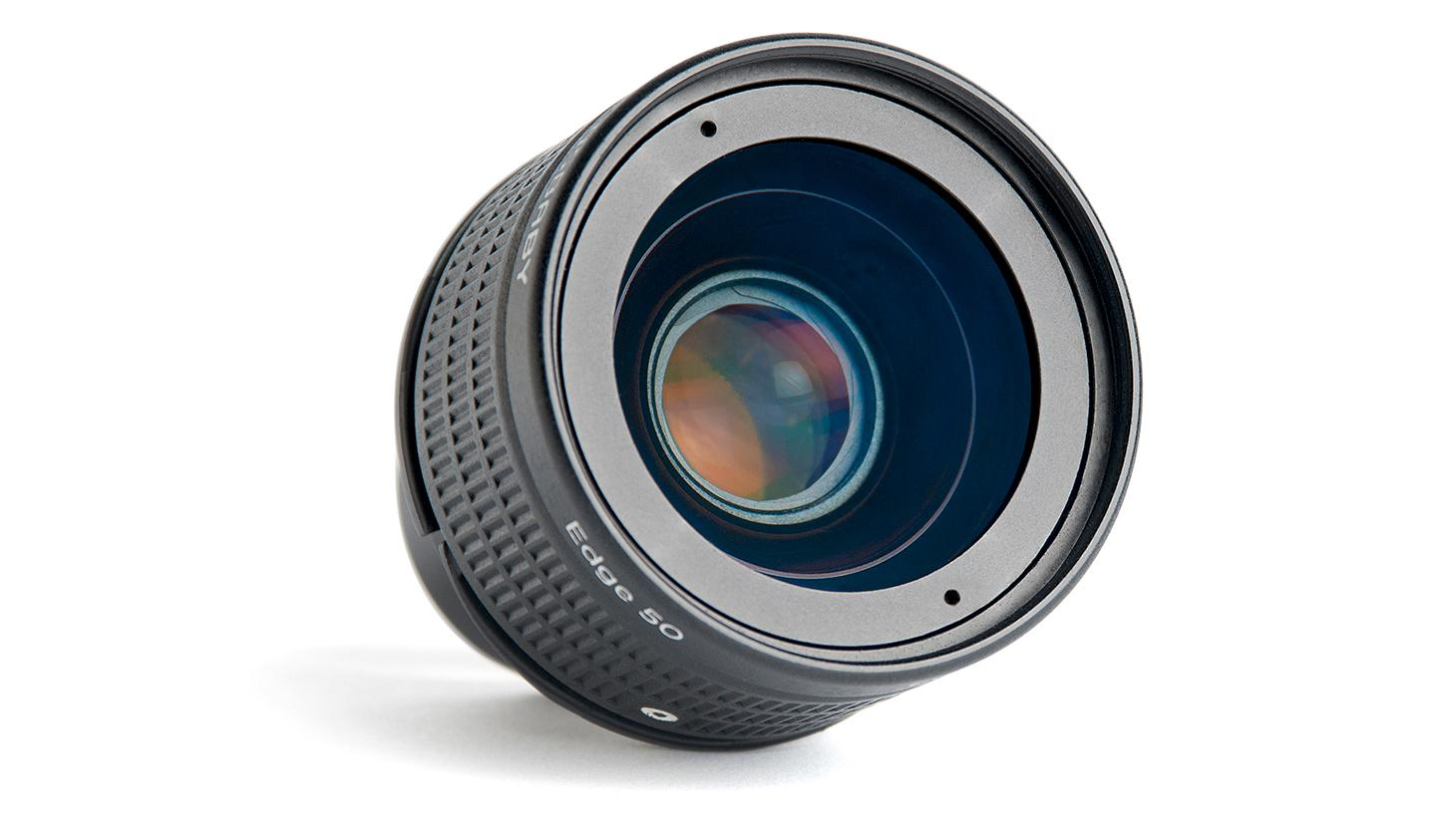 很小巧的lensbaby镜头,对焦系统很出众,整体表现很有保证