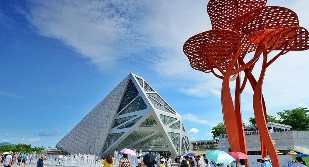 以生态环保为理念,以创新型商业为主体,以创造都市滨海健康生活为梦想