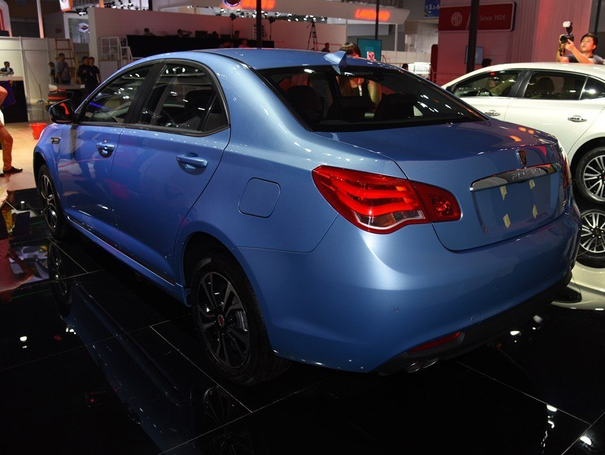 赏析荣威e550,集优雅舒适于一身,适合年轻人