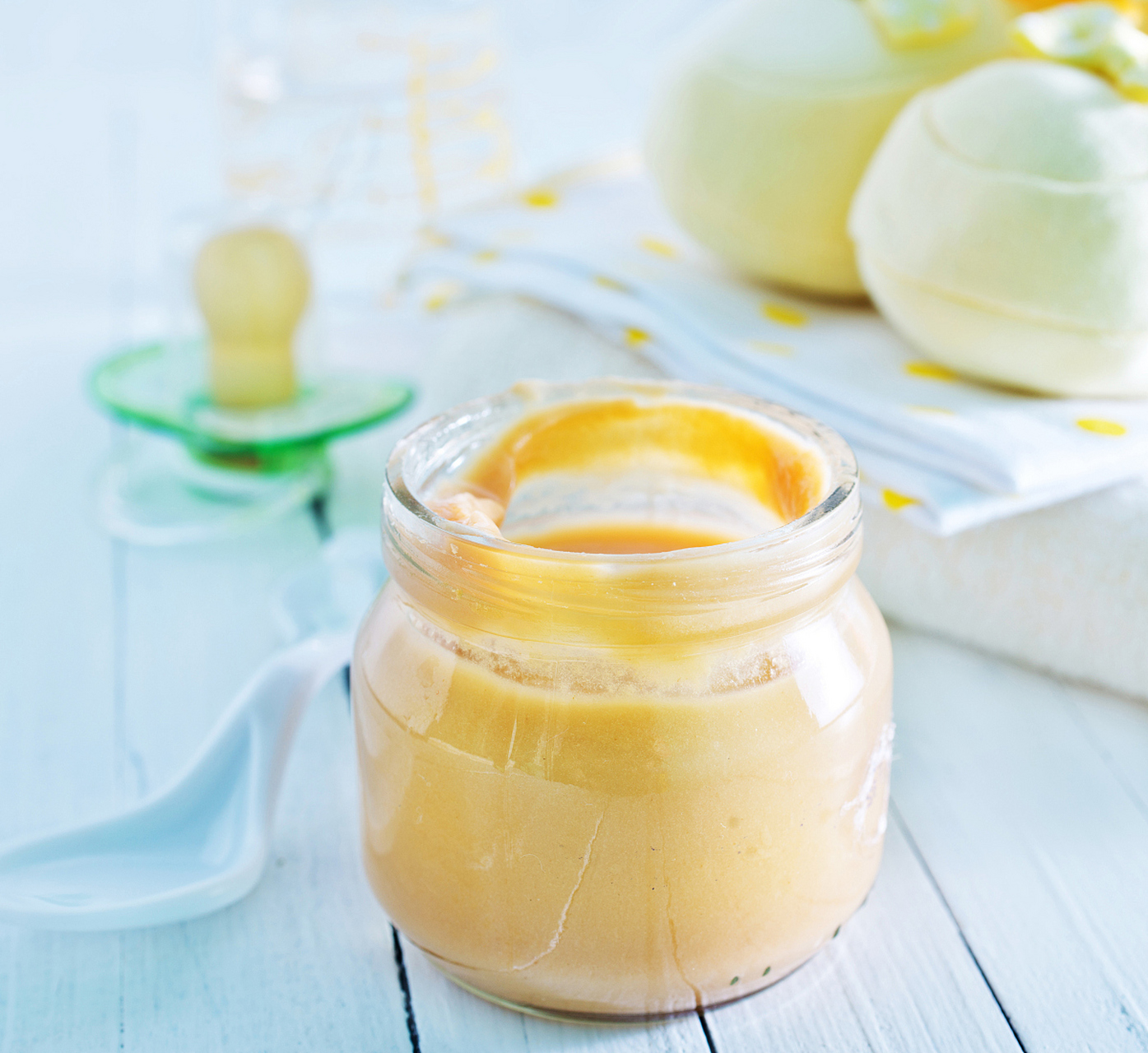 水果养生食谱之"榴莲布丁" 原料:新鲜榴莲果肉240克,布丁粉五分之一