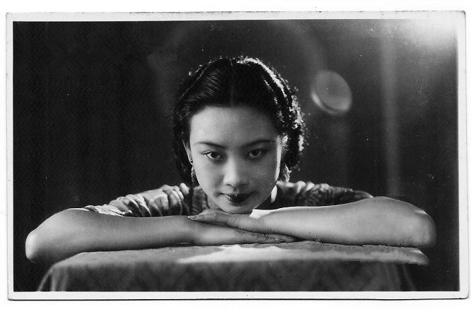 4月23日:中国早期电影明星胡蝶在加拿大逝世