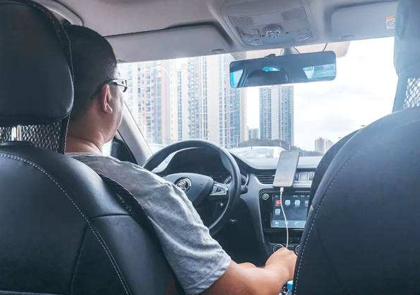 滴滴师傅每月流水稳定过万,网友却说:不如进厂当工人