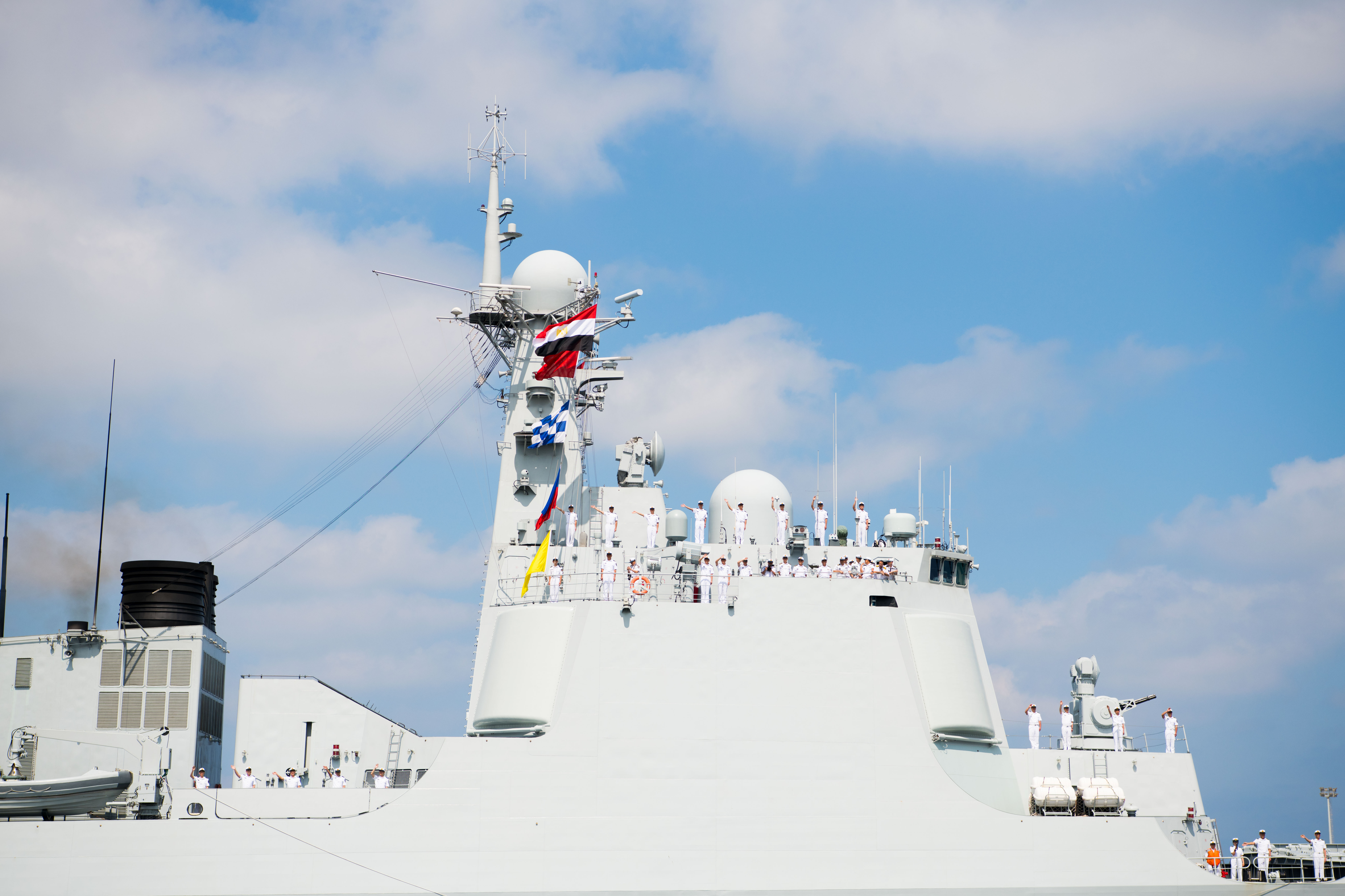 中国海军西安舰抵达埃及亚历山大港(2)