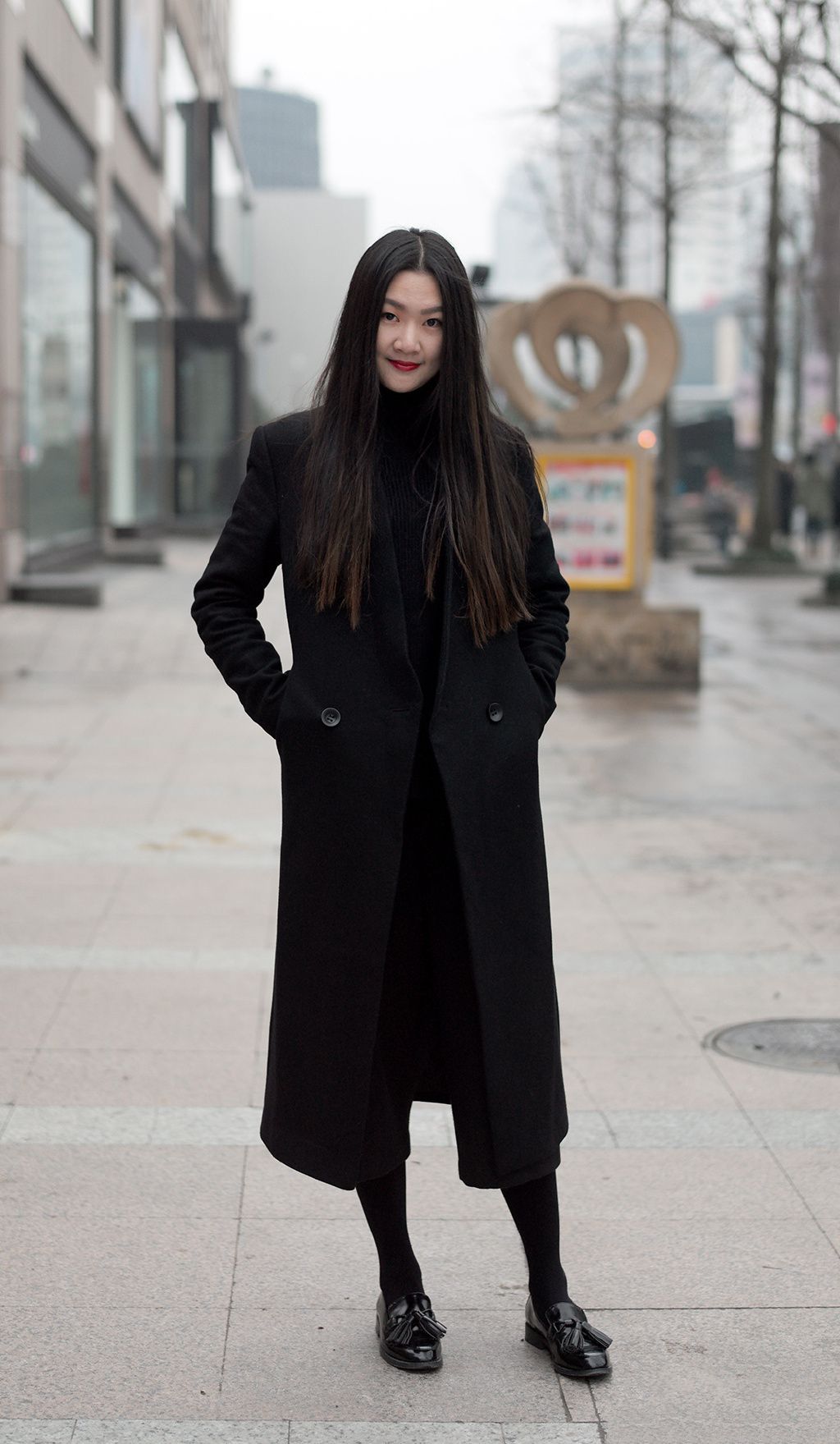 街拍:时尚小姐姐真会穿搭,每一个都气质十足,网友:图三亮了!