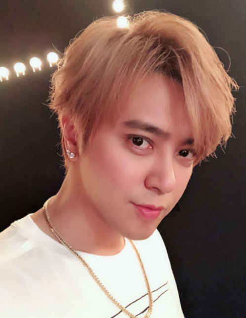 罗志祥剪头发后小马尾变帅哥