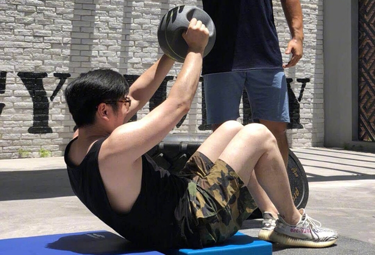 天天兄弟钱枫十周年心愿,健身达人请私教陪练,网友称拼了!