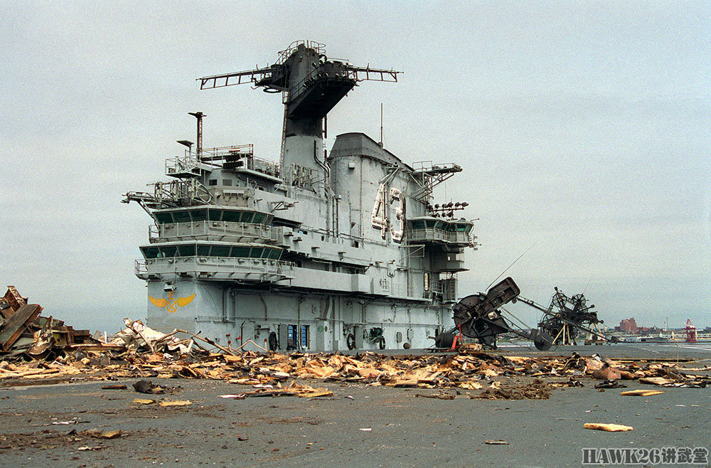 图说:美国"珊瑚海"号航空母舰拆解过程 堪比"蚂蚁吃大象"