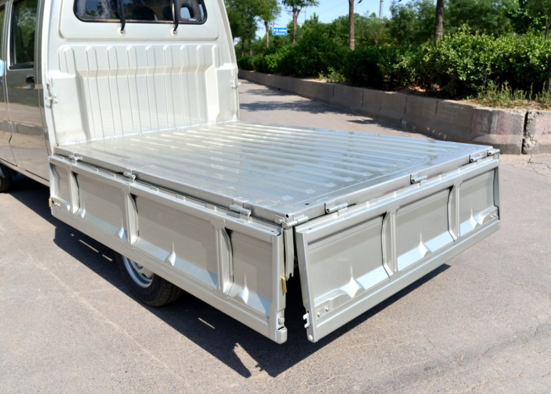 五菱又出"拉货王"!拉两吨货上坡不乏力,近3米轴距仅2.79万起