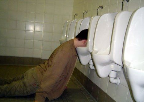 一名年轻男子凌晨横躺街头,全身僵硬,清醒后却说出这样的话