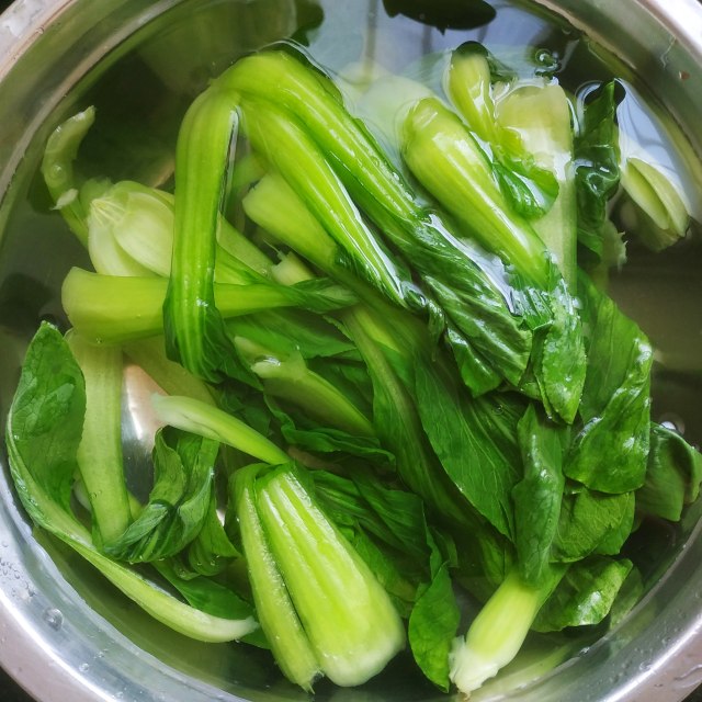 蒜蓉海米油菜,油菜翠綠,美味爽口