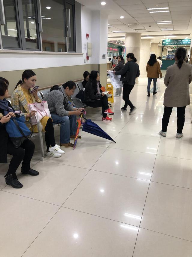 "性感女神"王李丹妮被爆抑郁症复发,就诊心理科被拍实锤